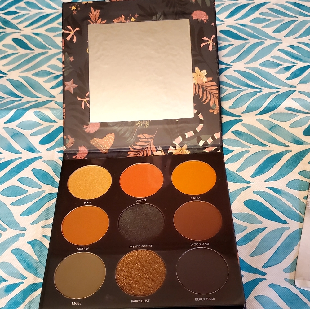 Eye Shadows - Picture 2 of 3